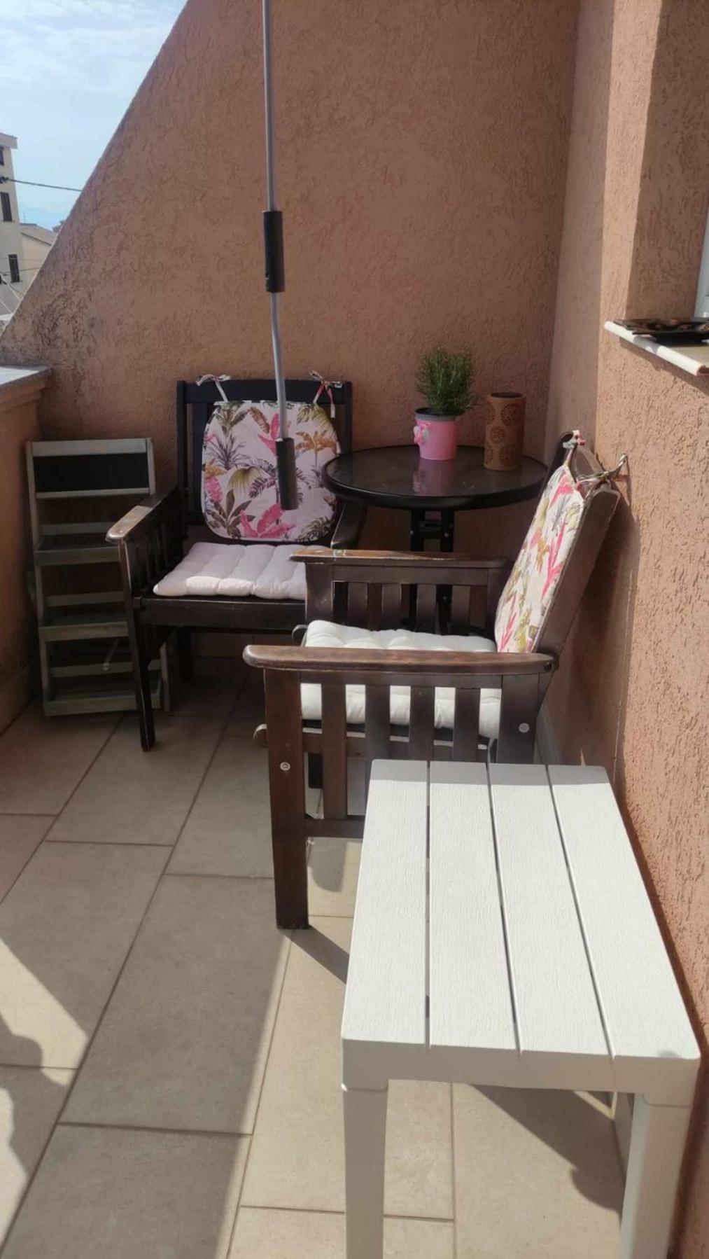 Apartman Tihana Crikvenica Bagian luar foto